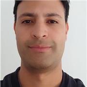 Técnico en informática (estudios homologados en España como DAM), también con estudios en tecnología electrónica y programación